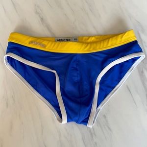 Addicted Swim Brief 
Size Medium
Blue and yellow speedo
Brand: Addicted